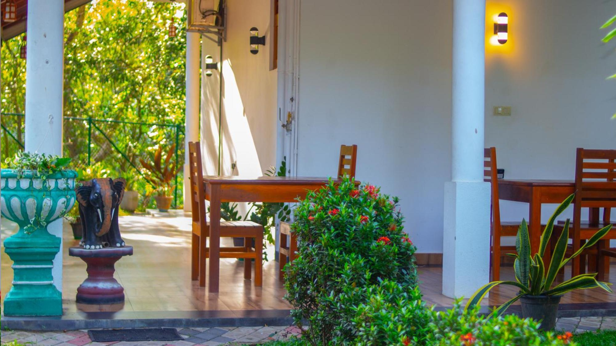 Yala Safari River View Hotel Тисамахарама Екстериор снимка